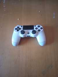 Pad do PS4 biały