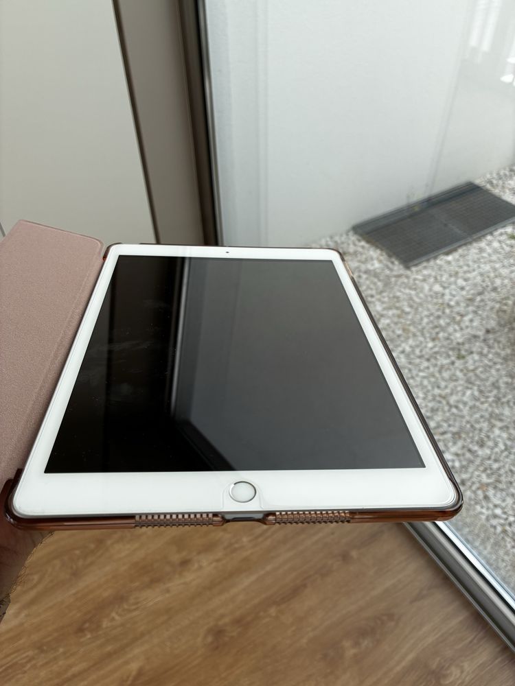 iPad 7ª Geração – 128GB – IMPECÁVEL – Com capa e película novas!