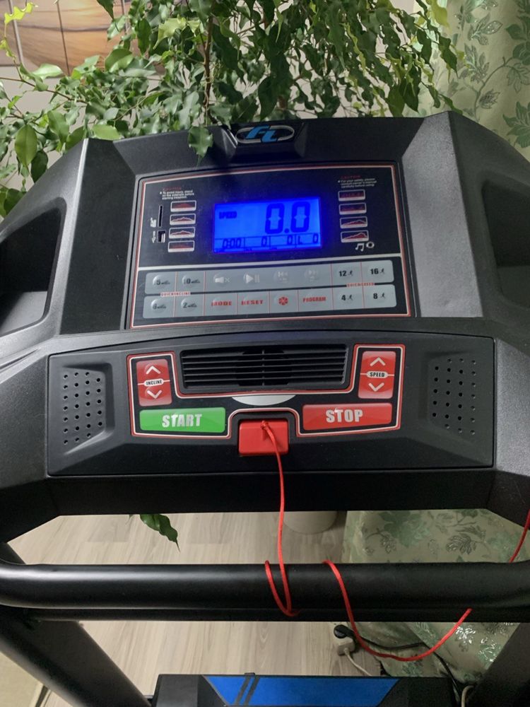 Продається бігова доріжка FitLogic T15