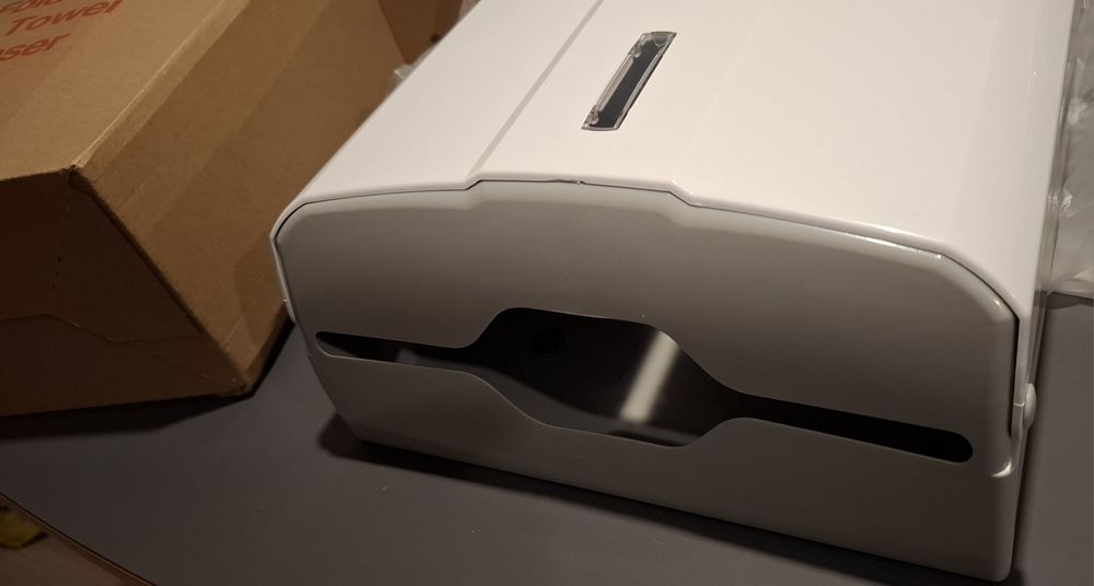 Podajnik na ręczniki papierowe – nowy