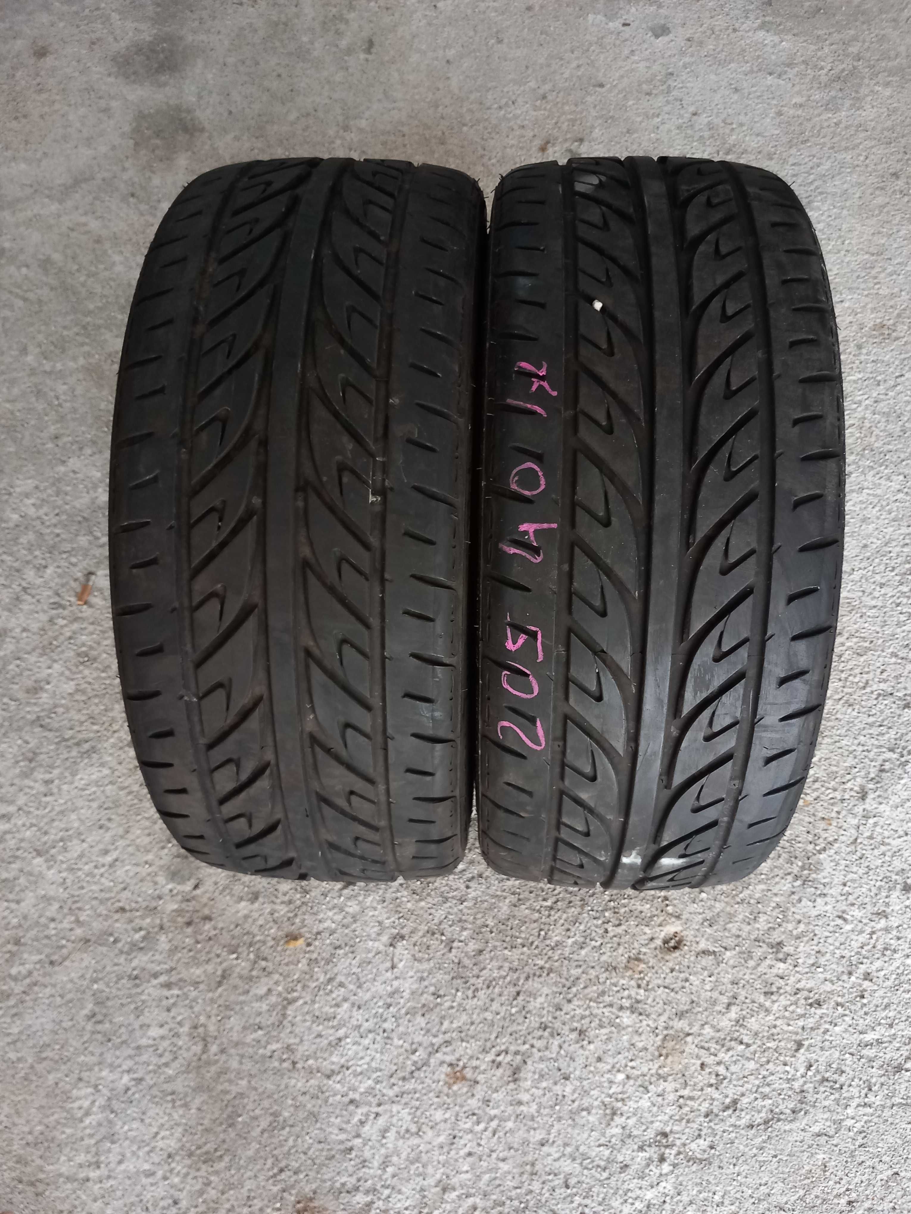 2 Pneus 205/40R17 Roadstone seminovos