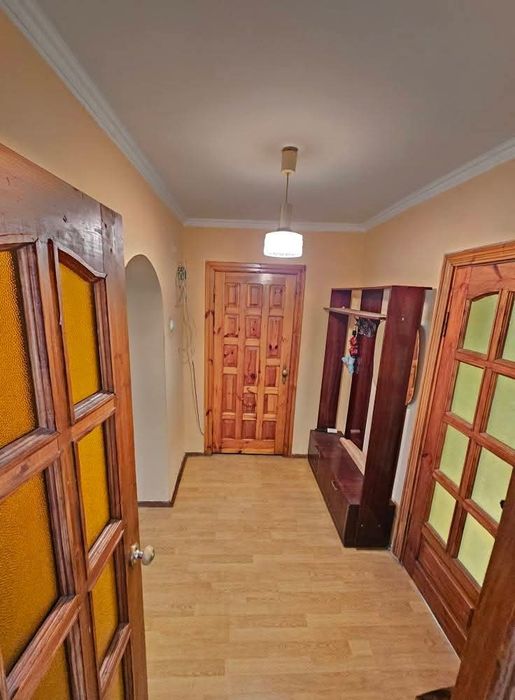 4ри кімнатна 2й поверх , новий дім