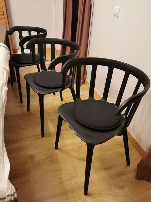 Cadeira preta Ikea PS