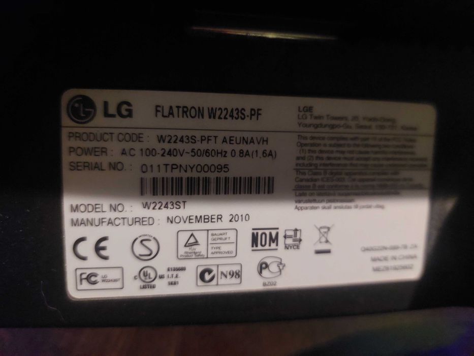 Монітор LG. В подарунок клавіатура з мишкою