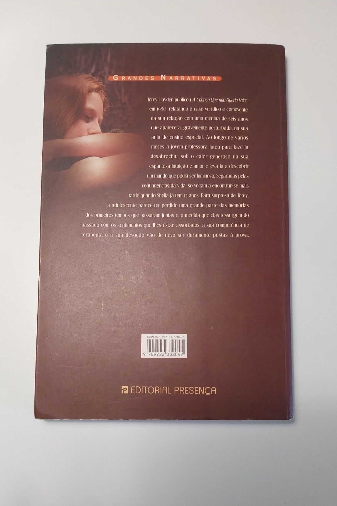 Livro A menina que nunca chorava