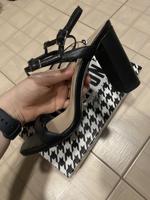 Шкіряні босоніжки Miraton 35 розмір