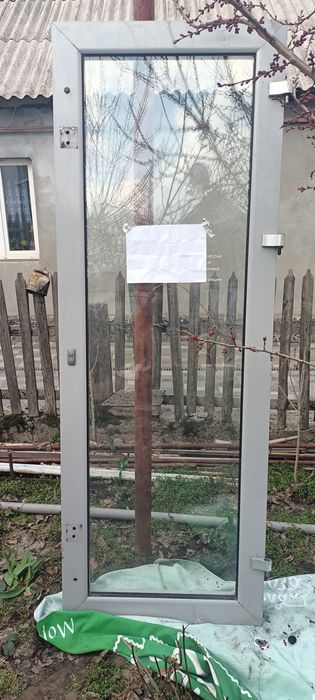 Продам двери двух створчатые алюмин