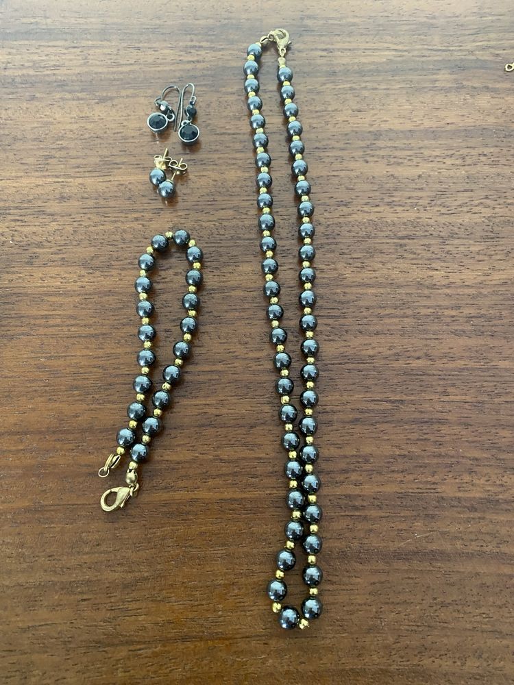 Conjunto de colares e brincos
