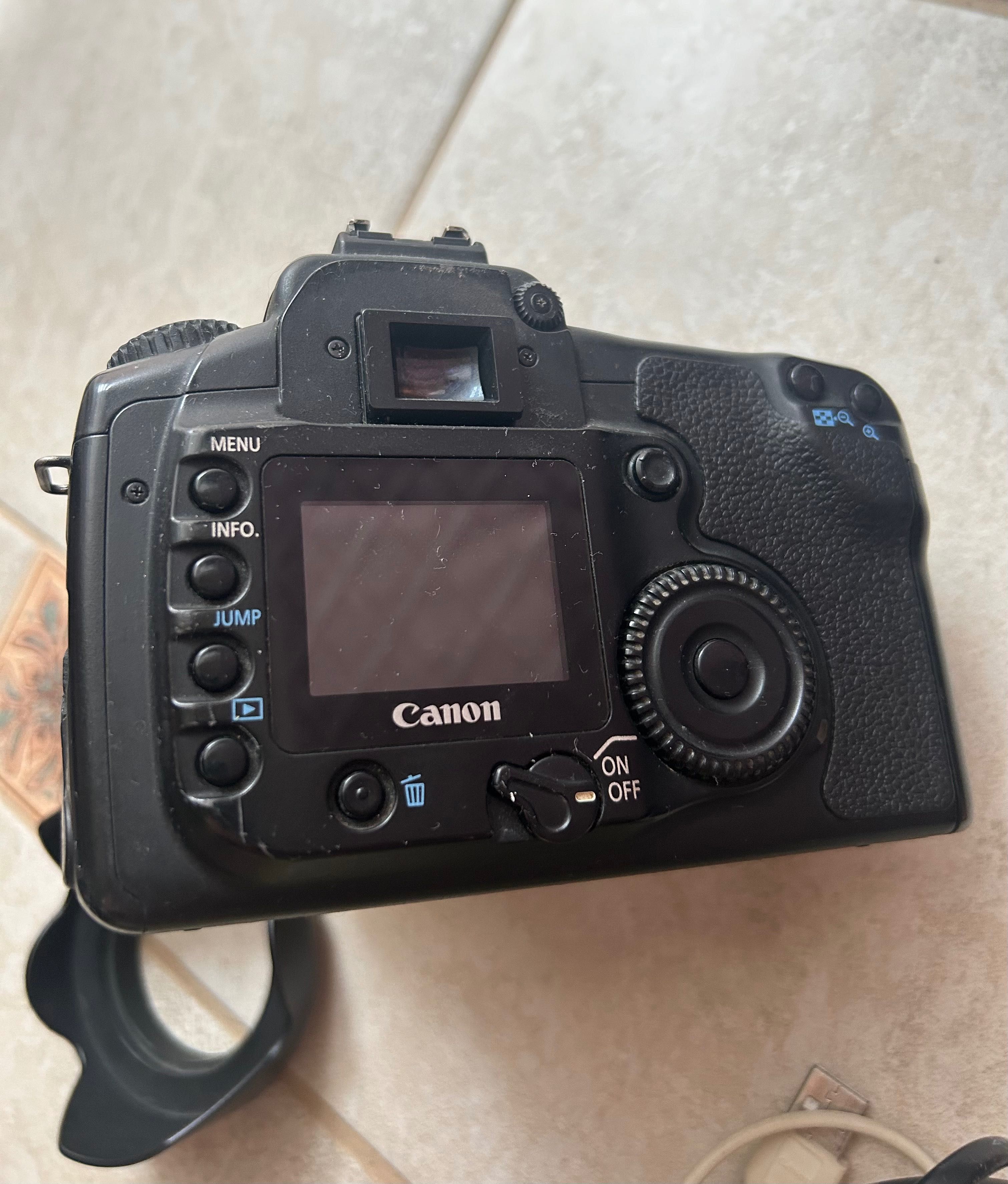 Фотоапарат Canon EOS 20D з двома обʼєктивами