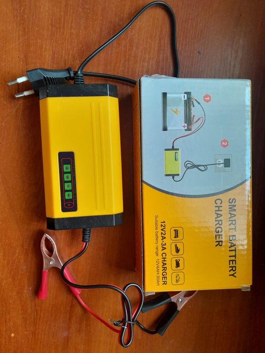 Зарядний пристрій 12 В 2-3 А з індикатором заряду, новий.