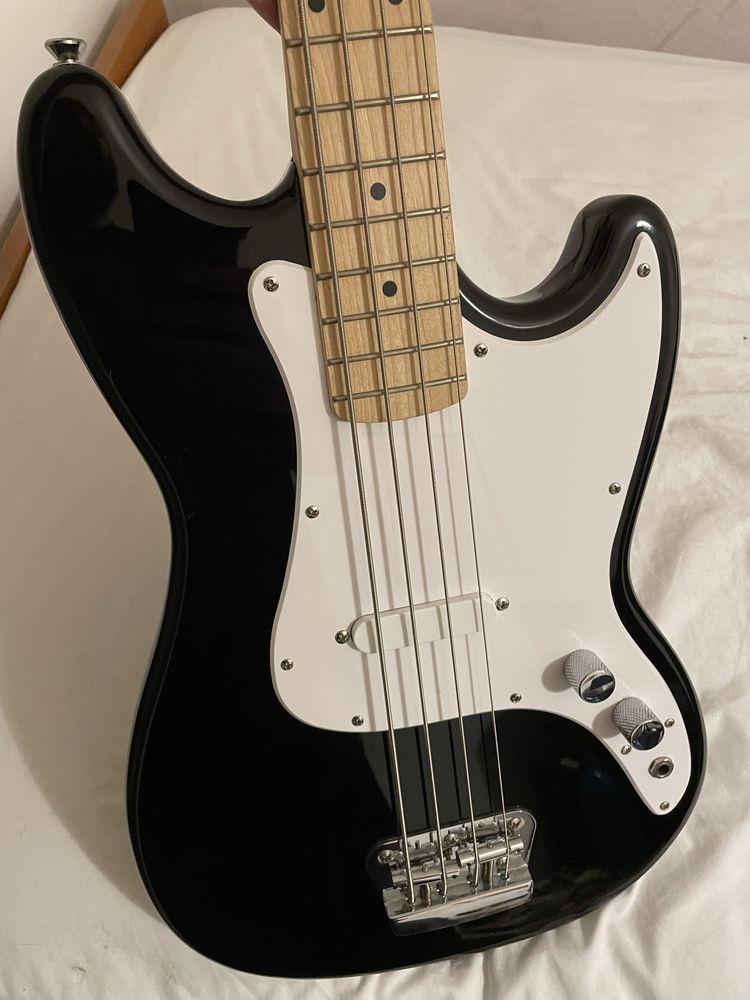 Baixo Fender Squier “Bronco bass”