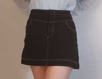 Czarna jeansowa spódniczka Zara biały szew