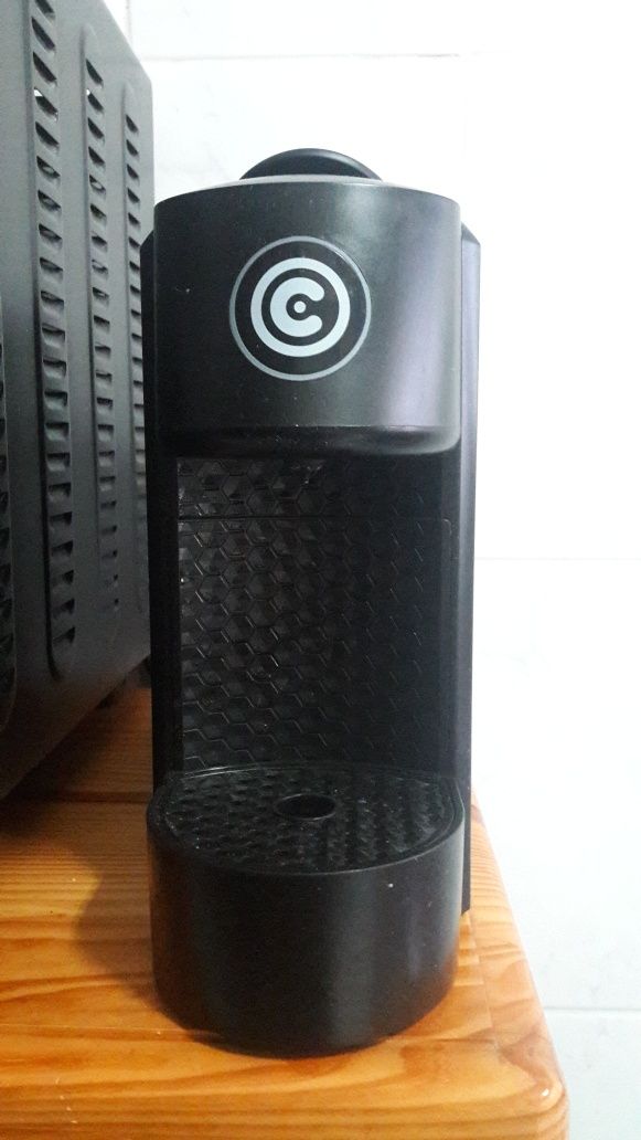 Máquina de café dolce gusto+ uma grazie