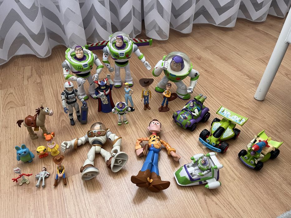 Kolekcja toy story, toy story 3, chudy, buzz, sztuciek i inni