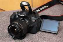 Canon EOS 700D з об’єктивом 18-55, сумка. Дзеркальний фотоапарат