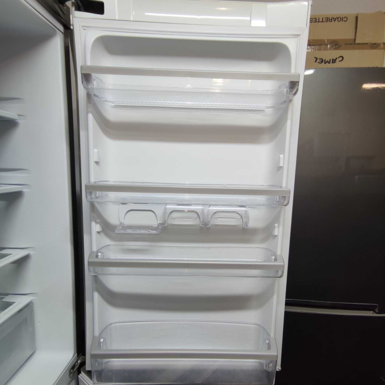 Холодильник канді Ariston 185 на 60 світло-сірий