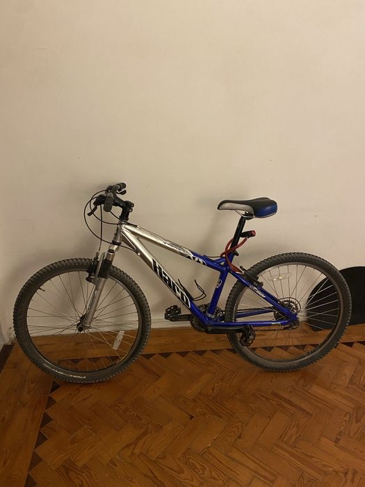 bicicleta em perfeito estado de conservacao