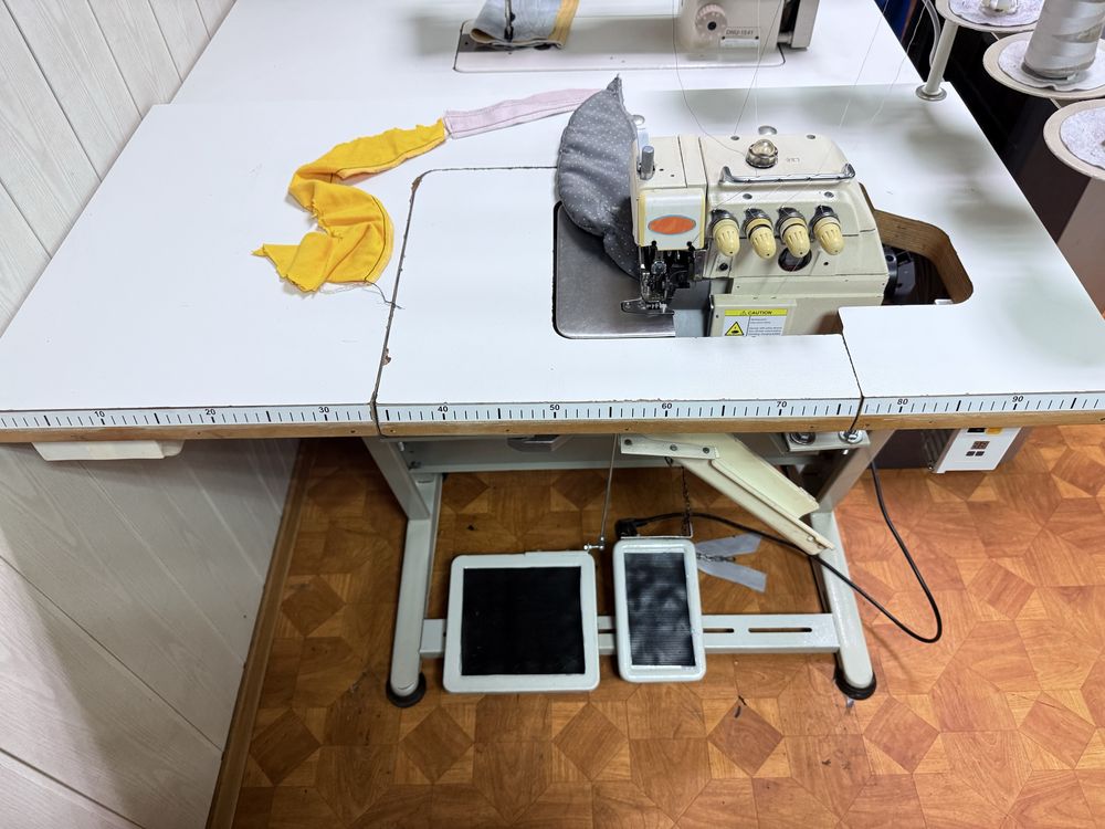 Overlock Gemsy 757F ( Siruba Juki) 5 nitkowy servo 230V