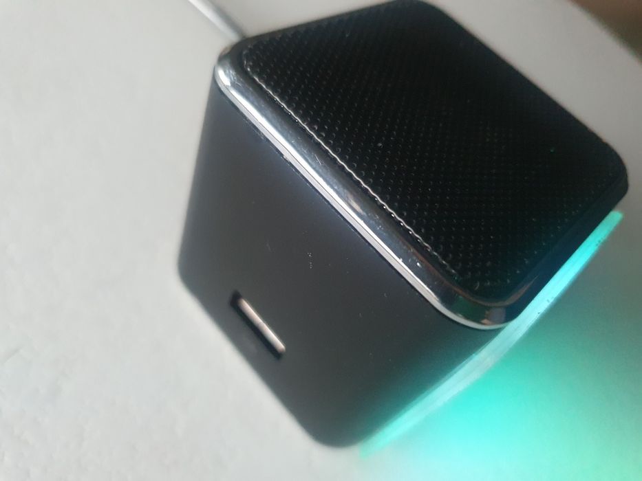 Radio male z akumulatorem prawie mowe