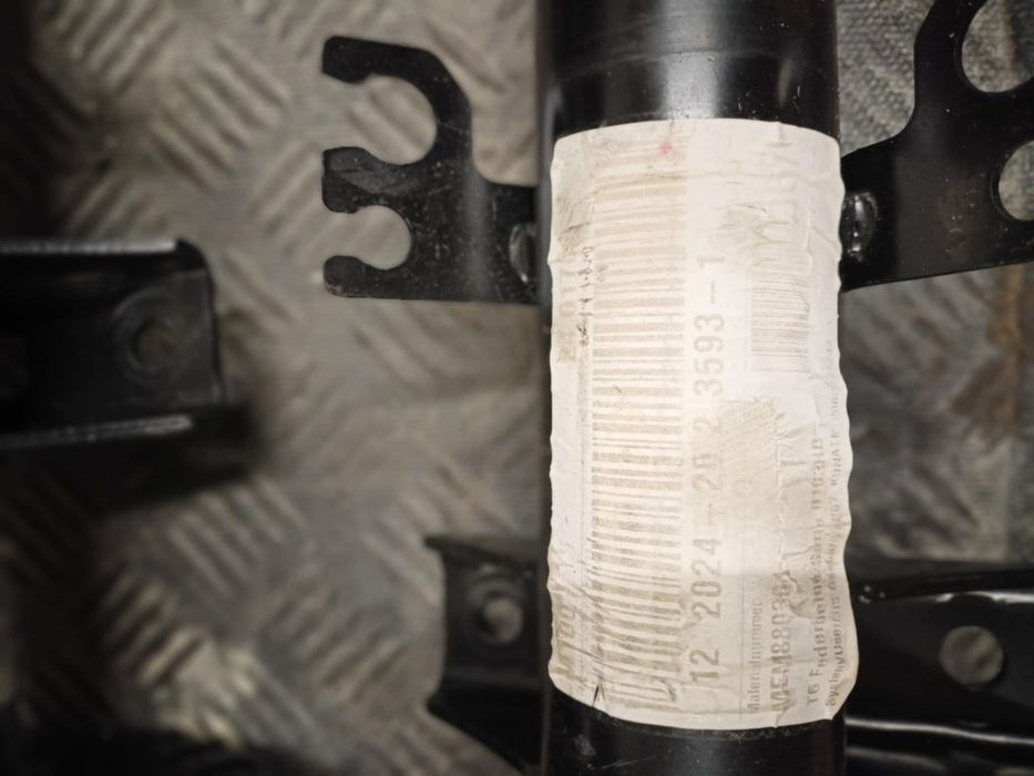 Amortyzatory komplet VW T6 , przód i tył