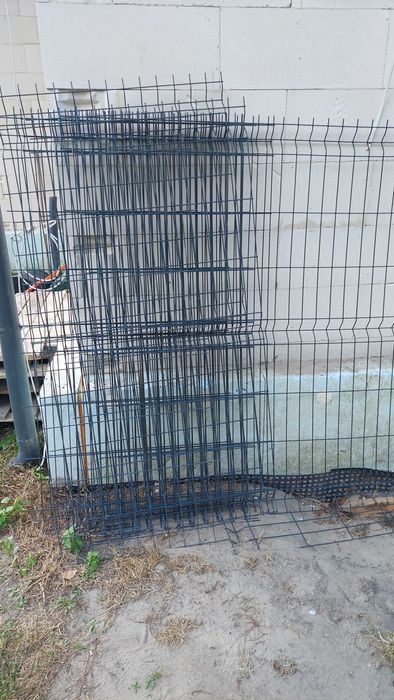 10 m ogrodzenia panelowego 153 cm, 12 słupków, obejmy