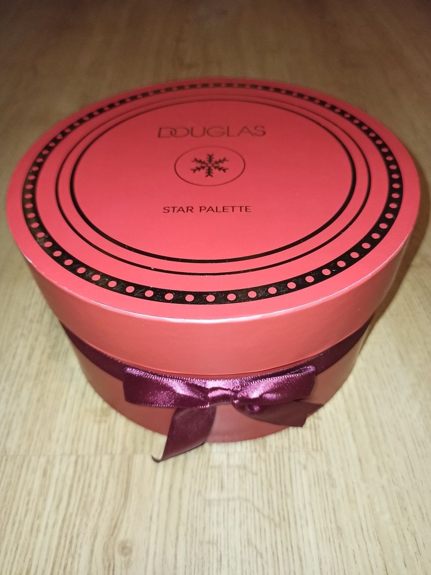 Nowa duża paleta do makijażu Douglas Star Pallette. Idealna na prezent