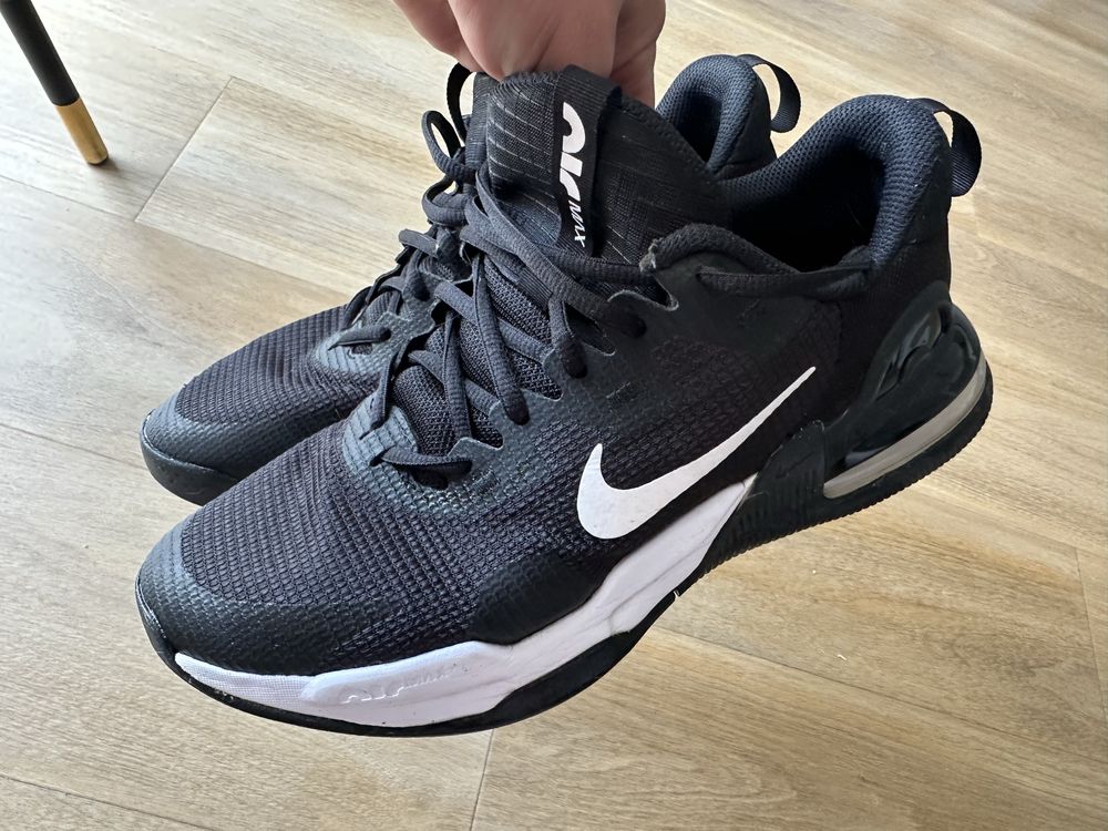 Sprzedam oryginalne buty Nike 42r