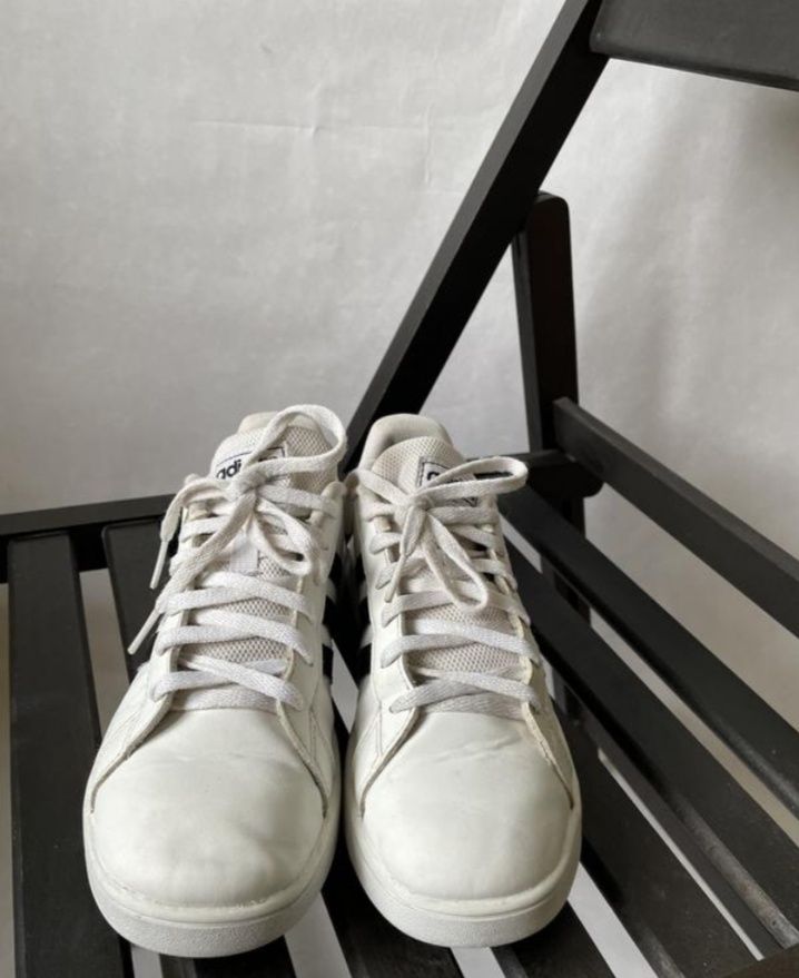 Кросівки білі adidas