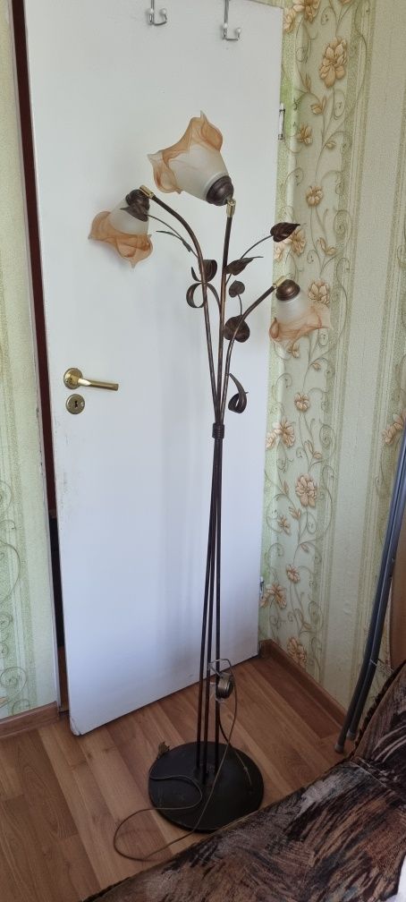 Lampa stojąca podłogowa
