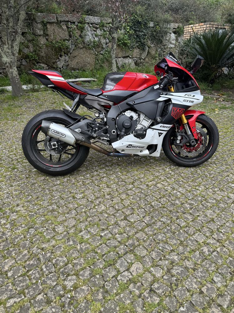 Yamaha R1    2015