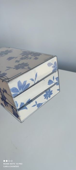 Caixa acrílica com 3 gavetas de veludo nova a estrear