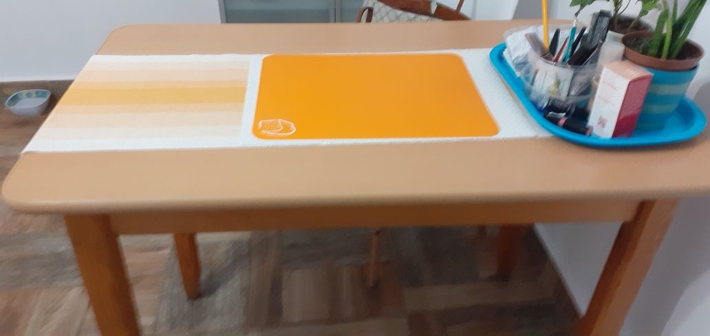 Stolik lawa o wym.110 cm  x 50 cm  nogi toczone