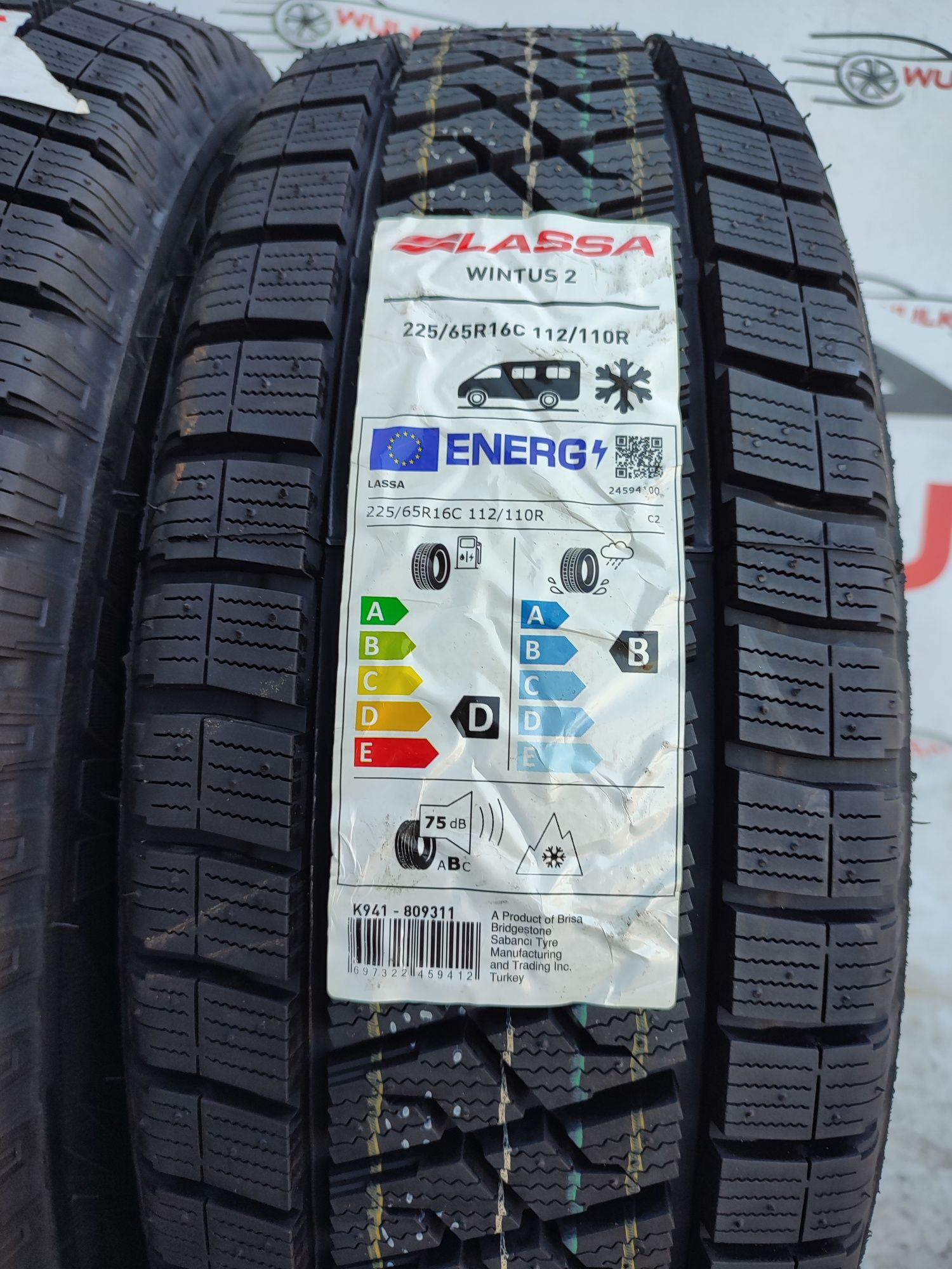 225/65r16C 112/110R Lassa Winter 2