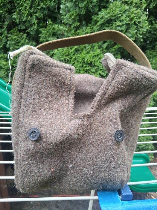 Wojskowa-PRL- ochronna torba filcowa na akumulator