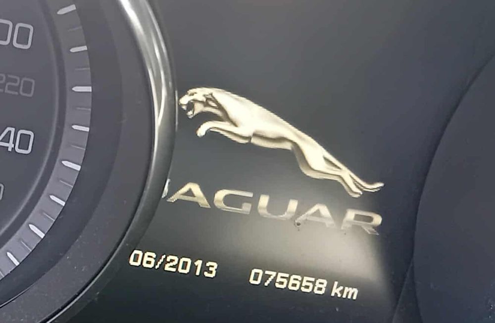 Jaguar XE 2016..