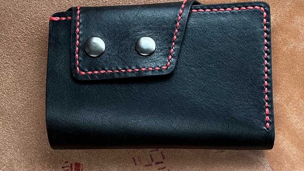 Czarny duży portfel ze skóry ręcznie szyty. Handmade.