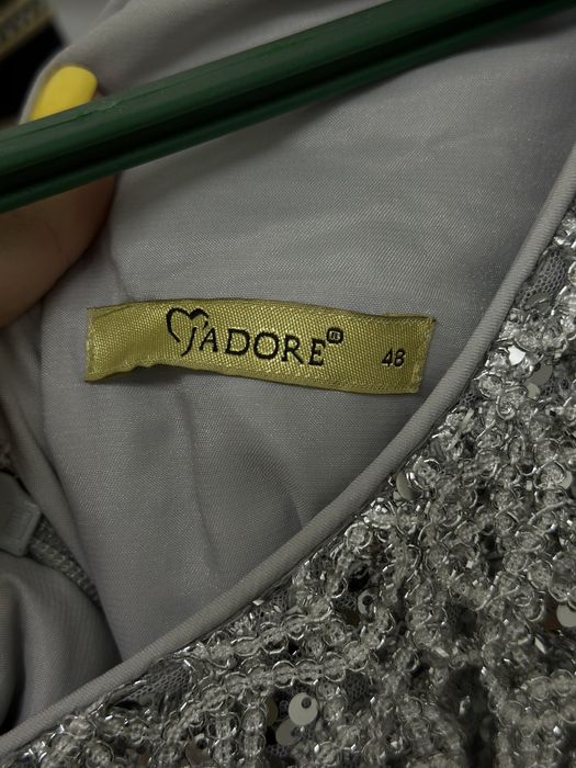 Сукня в паєтках