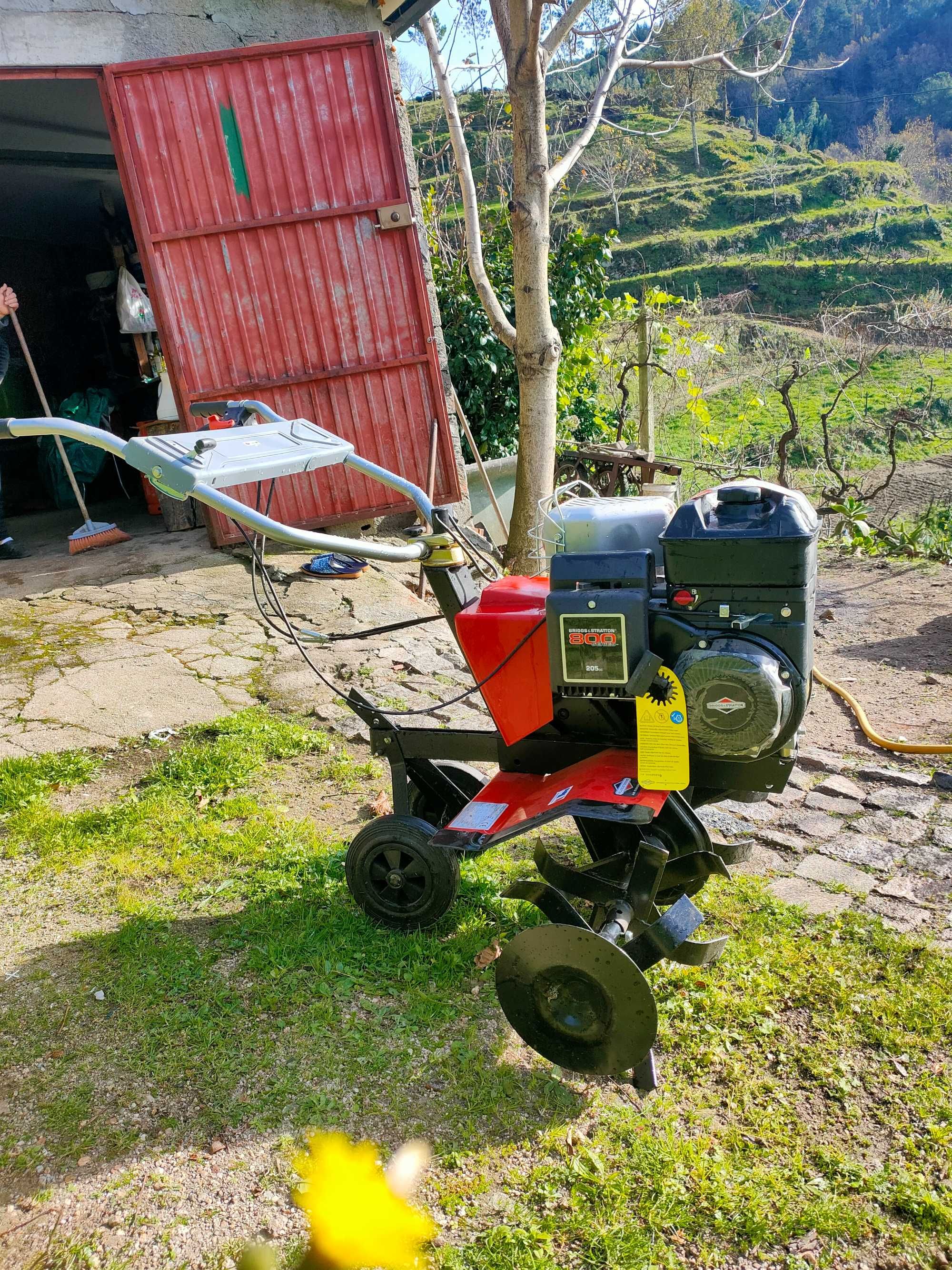 Motoenxada/Motocultivador Nova 8CV