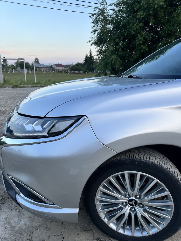 Mitsubishi outlander phev 2019 SEL 2.0