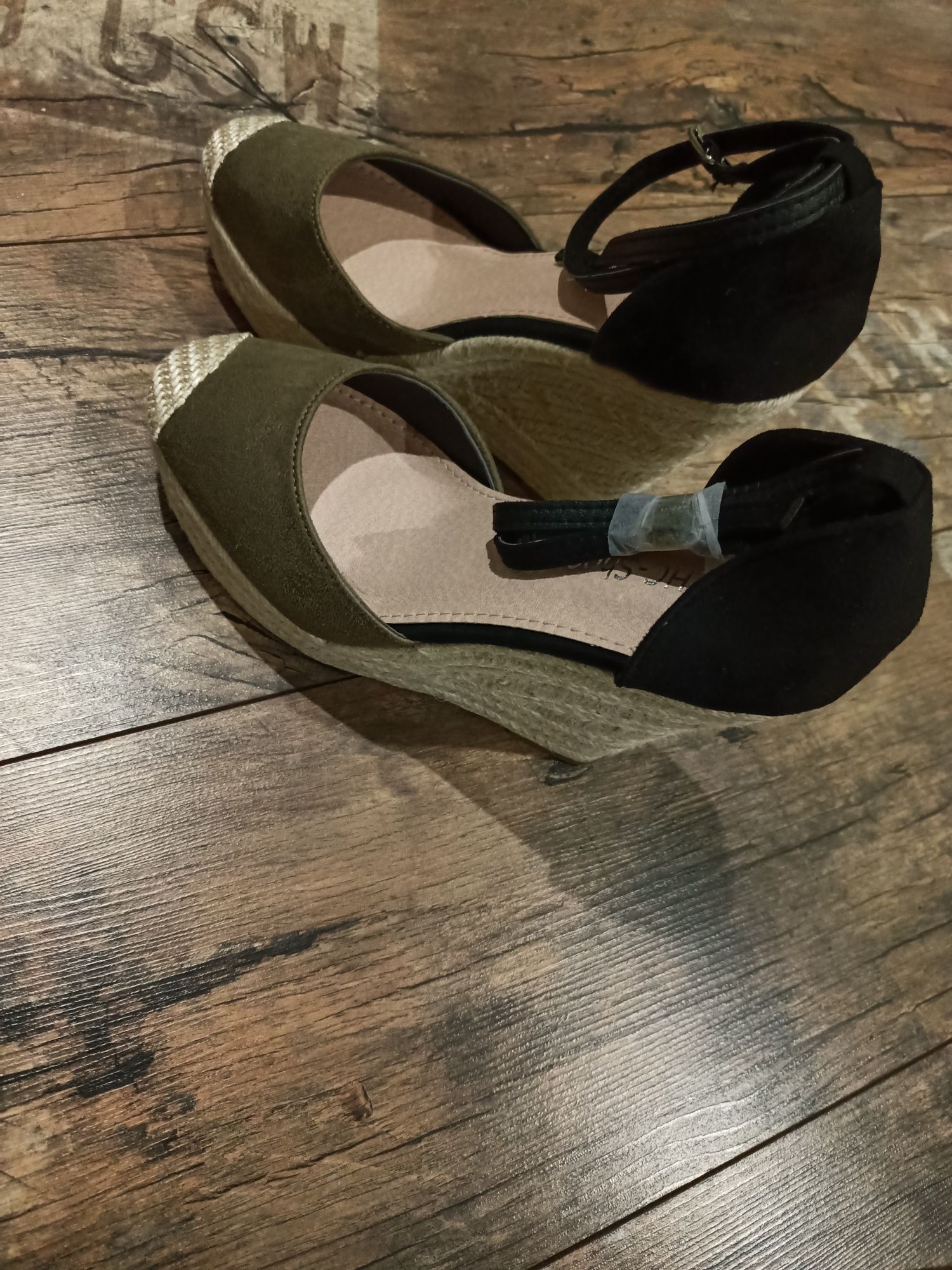 Buty na koturnie khaki 37