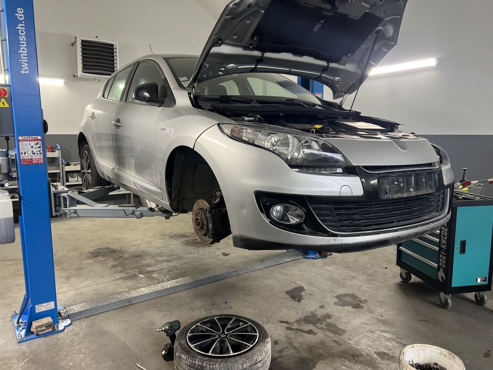 Разборка Renault Megane-3 Двери капот бампер фара двигатель