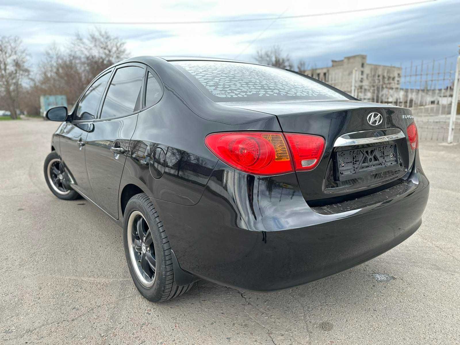 Hyundai Elantra 2011 року 1,6 л./бензин