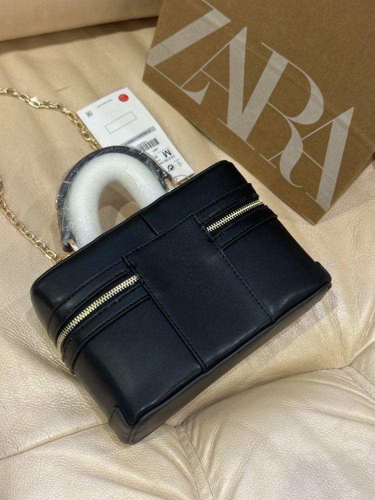 Трендова сумка Zara в наявності в 2 кольорах.