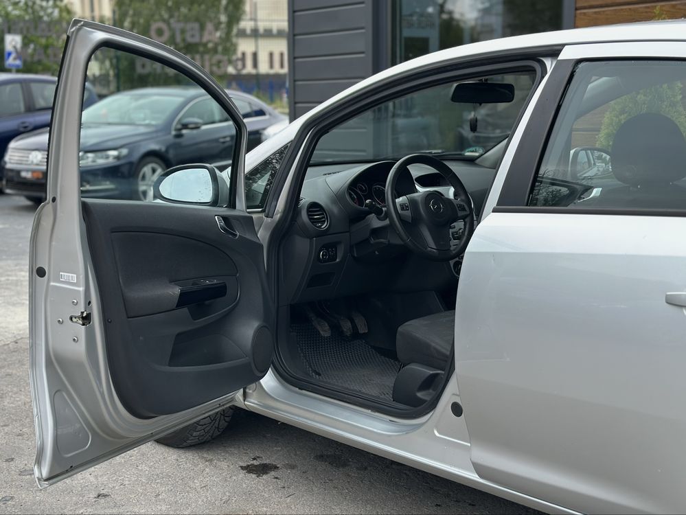 OPEL CORSA 2011 року, 1.2 бензин, механіка, передній привід.