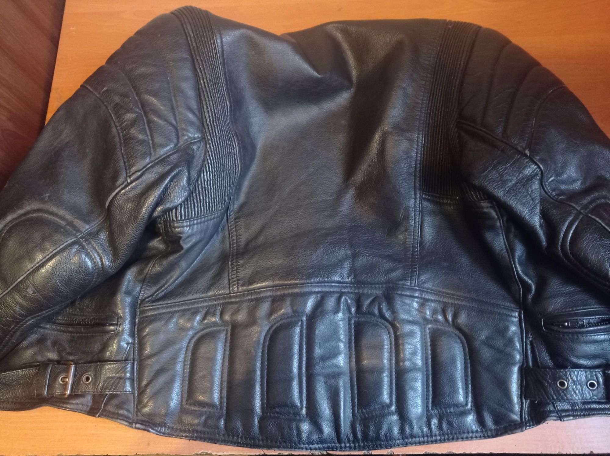 Real Leather шкіряна куртка 32 розміру