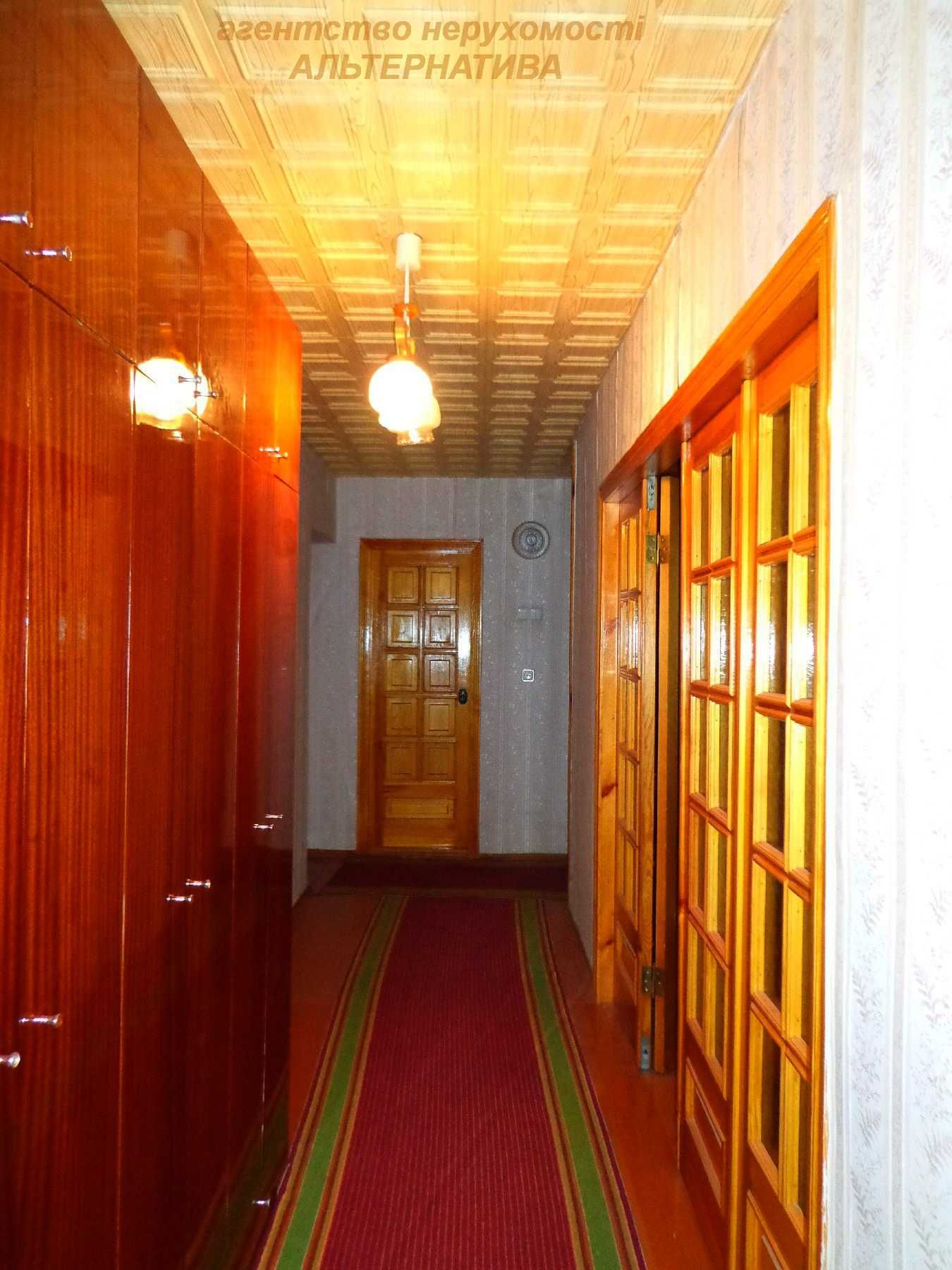 4-х к. кв. 700 річчя, р-н Депот Центр 3 пов. не кутова, на дві сторони