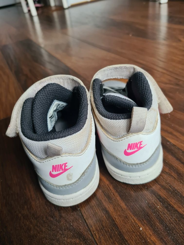 Buty Nike  rozmiar 25