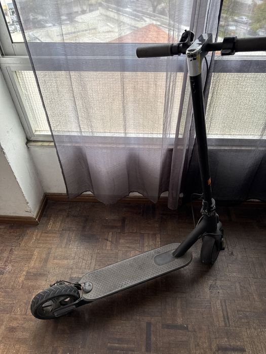 Trotinete Elétrica Xiaomi Mi Electric Scooter Essential