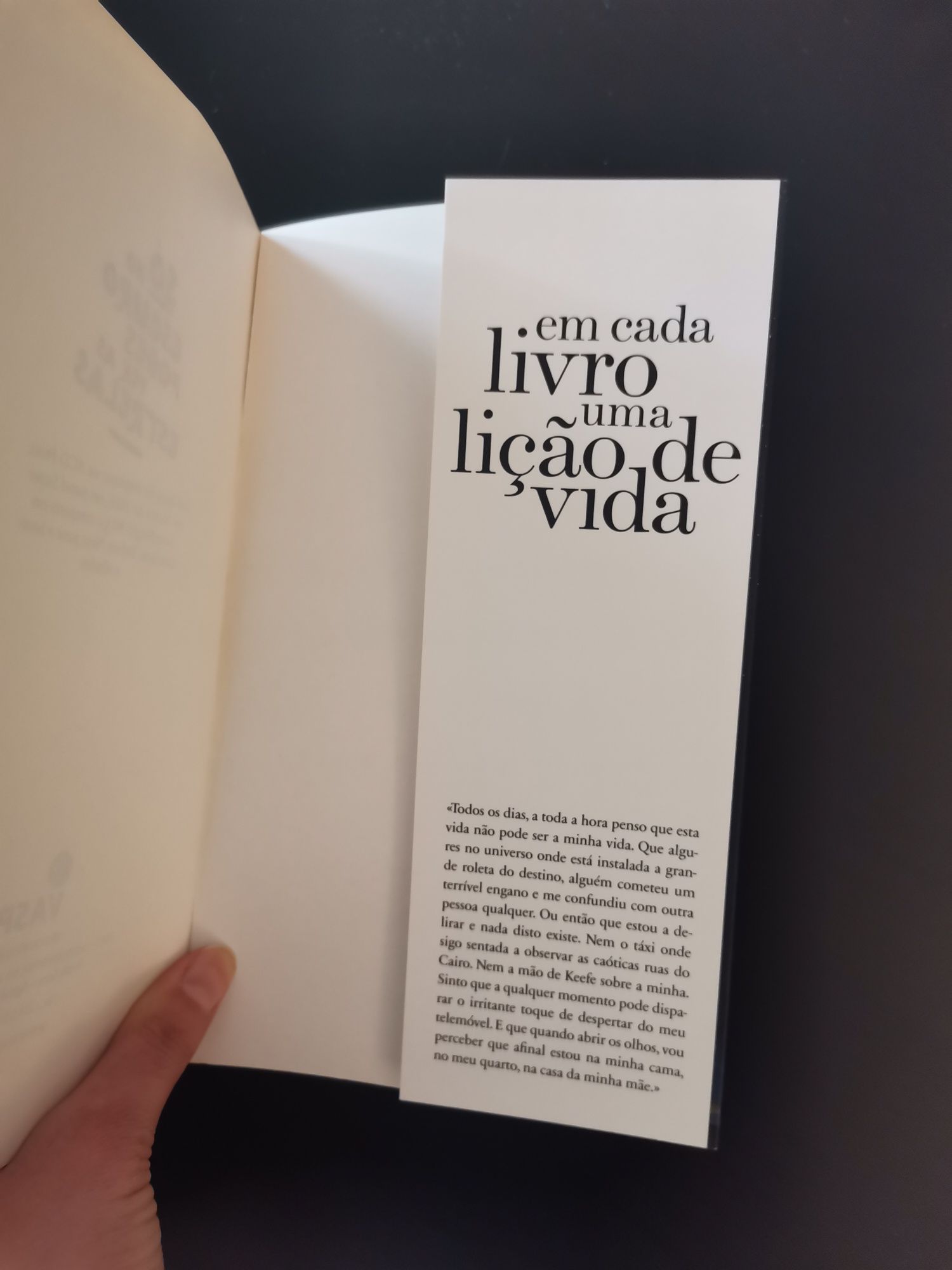 Livro "Só no escuro podes ver as estrelas"