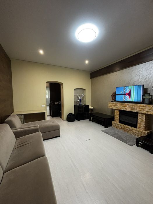 Терміново, 75 кв м, двокімнатна квартира.  вул. Амброса